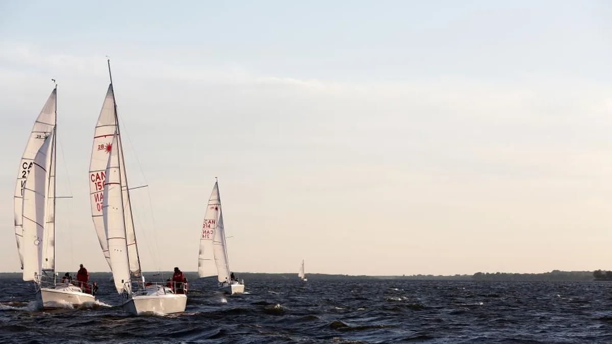 Voiliers en mer par temps chaud, usage typique d une glaciere de bateau